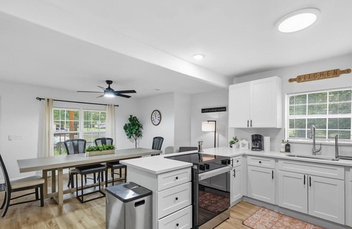 Sherman House | Countryside Cottage Getaway | 3BD/3BA w Patio+BBQ