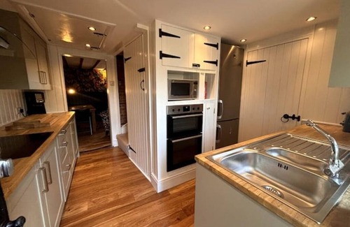 Cobham Cottage | Countryside Escape in Beautiful Cosy Cottage