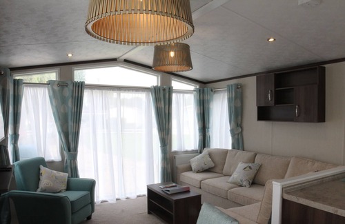 Stourmouth House | Countryside Holiday Park by the River nr Canterbury (Pet-Friendly)