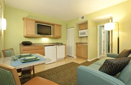 Kissimmee Apartment | Couple Retreat | Suite with Kitchen & Living Area | Outdoor Pool
