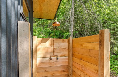 Sandpoint House | Couple's Cabin Retreat w/ Views of Lake Pend Oreille