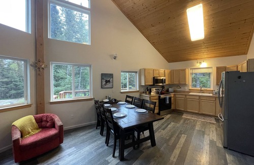 Homer House | Couple’s Spacious Summer Master - Non Shared Unit.