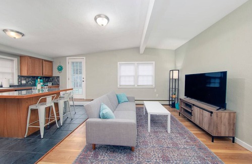 Marblehead Apartment | Couples & Beach lovers Meet your needs here