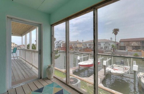 Corpus Christi Condo | Couples retreat on canal, Serene sunset views, 1.3 miles to beach-NEW ON MARKET!