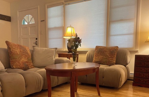 Asheville House | Couple’s Urban Sanctuary! Private Residence! Unbeatable location!