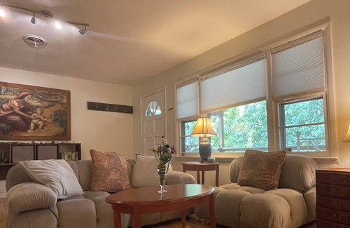 Asheville House | Couple’s Urban Sanctuary! Private Residence! Unbeatable location!