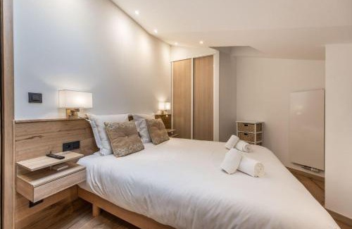 Courchevel Apartment | Courchevel cozy Penthouse with Views & Parking Residence Hellebore