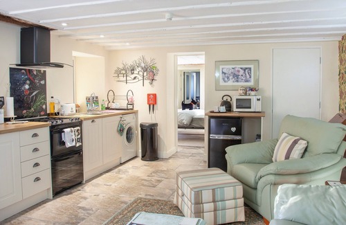 Torquay City Centre Bed & Breakfast | Court Prior Boutique B&B and Apartment