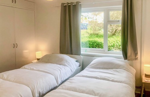 Totnes Cottage | Courtfield Bungalow is a 3 bedroom bungalow, refurbished in 2021 sleeping up to 6 guests.