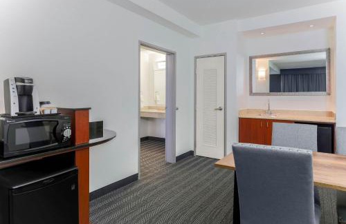 Austin Hotel | Courtyard Austin Airport