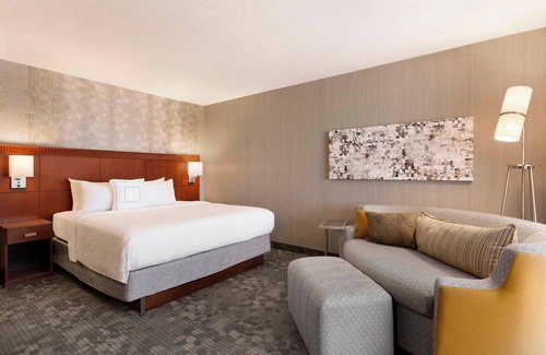 Normal Hotel | Courtyard Bloomington Normal