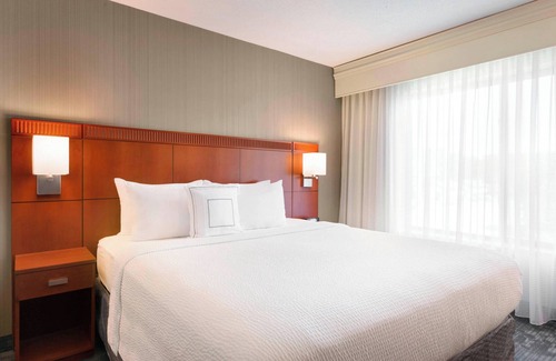 Normal Hotel | Courtyard Bloomington Normal