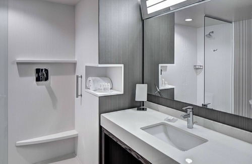 Appleton Hotel | Courtyard by Marriott Appleton Riverfront