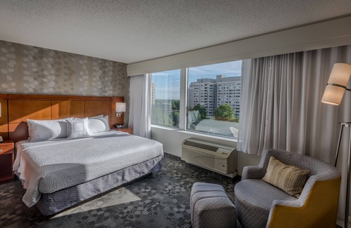 Friendship Village Hotel | Courtyard by Marriott Bethesda/Chevy Chase