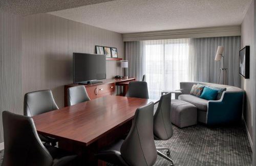 Dupont Hotel | Courtyard by Marriott Denver Airport