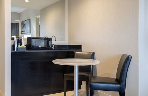 Queens Hotel | Courtyard by Marriott New York JFK Airport