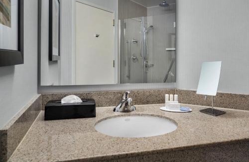 Charlotte Center City Hotel | Courtyard Charlotte City Center