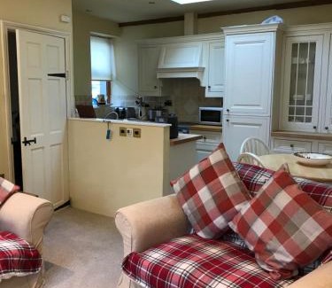 Kendal House | courtyard cottage