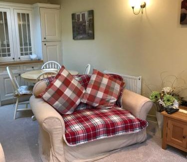 Kendal House | courtyard cottage