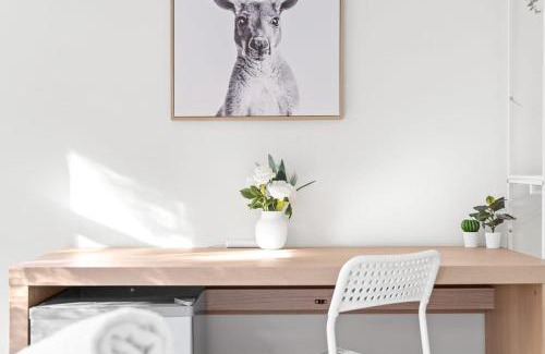 Killara House | Courtyard Double Room - Next to Transport & Shops in Killara - Shared Bathroom