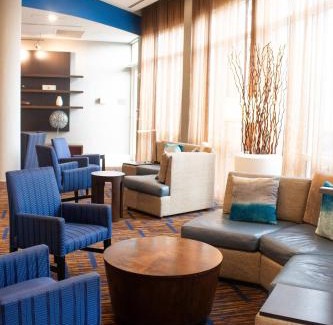 Downtown Hotel | Courtyard Miami Dadeland