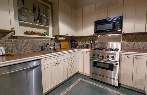 Historic Downtown Savannah House | Courtyard on Gaston w/Private Living Area & Murphy Bed by Lucky Savannah