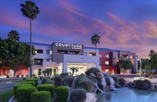 North Scottsdale Hotel | Courtyard Scottsdale North