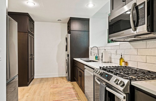 Sturgeon Bay Apartment | Courtyard Suite - Modern Comfort in the Heart of Downtown Sturgeon Bay
