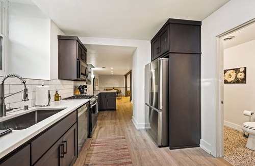 Sturgeon Bay Apartment | Courtyard Suite - Modern Comfort in the Heart of Downtown Sturgeon Bay