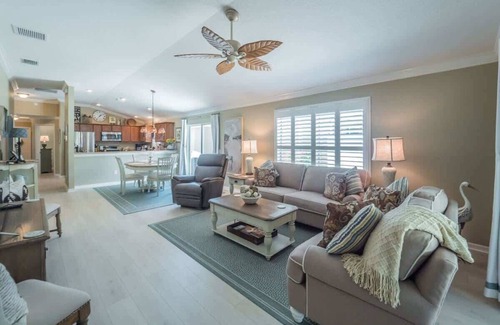 Lady Lake House | Courtyard Villa in Mission Hills