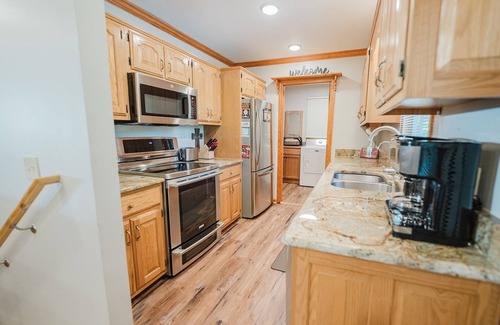 Gatlinburg - Pigeon Forge Cabin | Cove Mountain Rest (3-Bedroom Home) with Pool by RedAwning