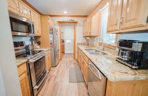 Gatlinburg - Pigeon Forge Cabin | Cove Mountain Rest (3-Bedroom Home) with Pool by RedAwning