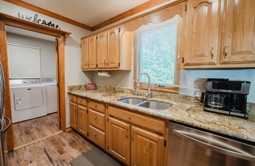 Gatlinburg - Pigeon Forge Cabin | Cove Mountain Rest (3-Bedroom Home) with Pool by RedAwning