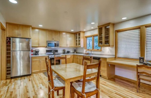 Eureka Apartment | Cove of the Majesty on Humboldt Bay