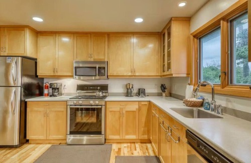 Eureka Apartment | Cove of the Majesty on Humboldt Bay