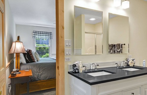 The Galena Territory House | COVERED HOT TUB AWAITS AFTER A DAY OF ACTIVITY ! COME EXPERIENCE WESTAWAY!