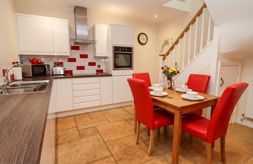 Chipping Norton Cottage | Cow Byre
