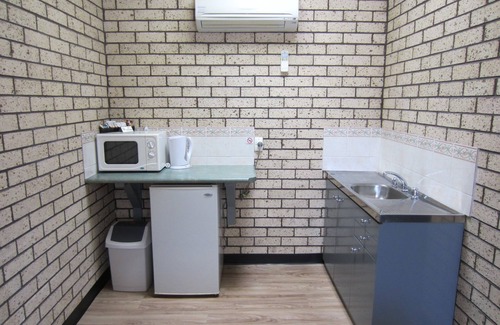 Cowra Hotel | Cowra Crest Motel
