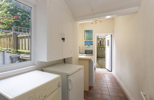 Salcombe Cottage | COXSWAINS WATCH, family friendly, with a garden in Salcombe
