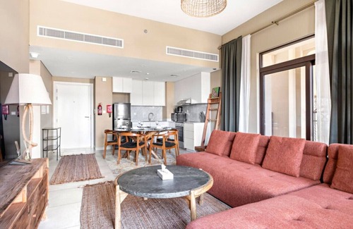 Umm Suqeim 3 Apartment | Cozy 1 BR near Madinat Jumeirah and Burj Al Arab