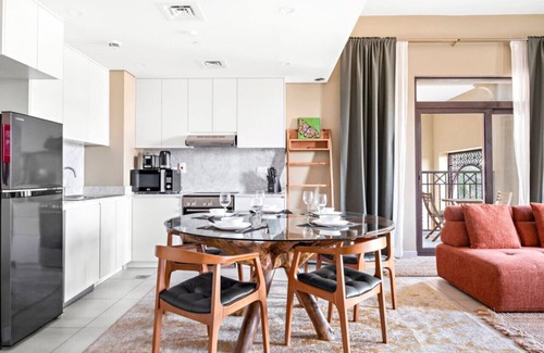 Umm Suqeim 3 Apartment | Cozy 1 BR near Madinat Jumeirah and Burj Al Arab
