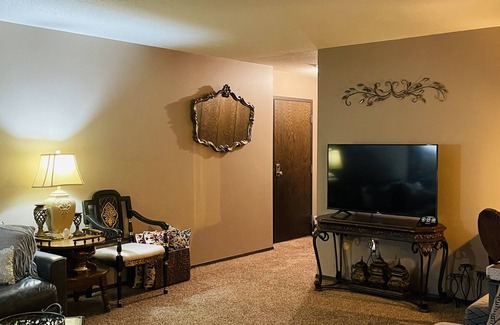 Sioux Falls Apartment | Cozy 1 Bdrm Apt- Close to Downtown Sioux Falls & Local Hospitals- Garage