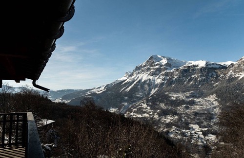 Araches-la-Frasse Apartment | Cozy 1-Bedroom + Cabin for 4, Near Ski Slopes, Parking Included