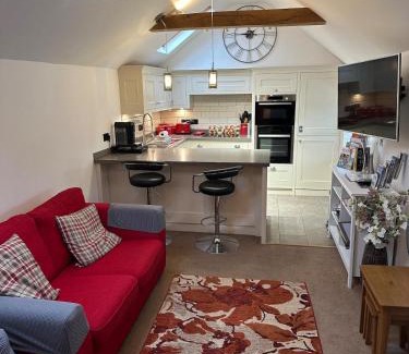 Holt Apartment | Cozy 1-Bed Holt Stay Town Centre Retreat