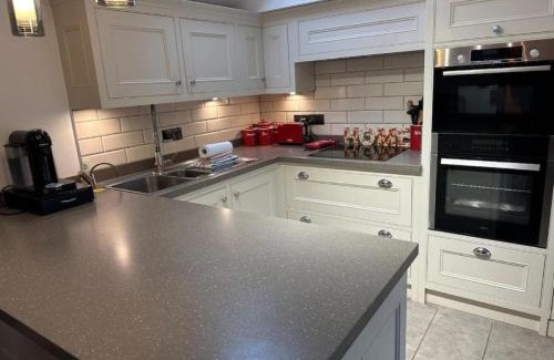 Holt Apartment | Cozy 1-Bed Holt Stay Town Centre Retreat