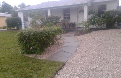 St. Pete Beach Apartment | Cozy 1 Bedroom Apartment, 3 Block Walk To Beach