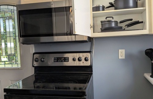 Shenandoah Apartment | Cozy 1-bedroom apartment in quaint Shenandoah with WiFi, AC, near river access.