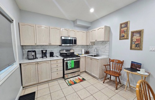 Wallace Emerson Apartment | Cozy 1-bedroom apartment in lovely Toronto