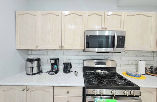 Wallace Emerson Apartment | Cozy 1-bedroom apartment in lovely Toronto