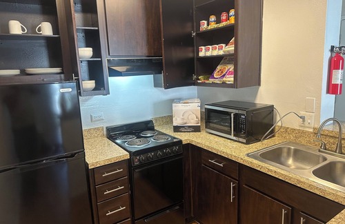 Woodlake - Briar Meadow Apartment | Cozy 1-bedroom apartment in charming Houston with fitness room, WiFi